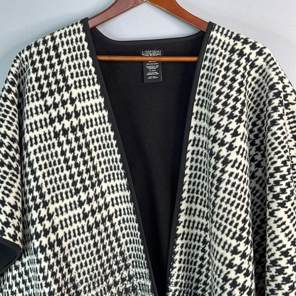 NICOLE MILLER Original Black White Ombre Houndstooth Fleece Cape Shawl Preppy OS - Picture 3 of 8